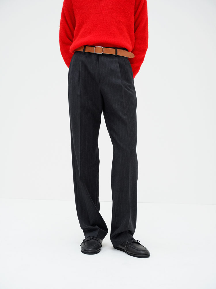 BLUEFACED WOOL TWO-TUCK SLACKS