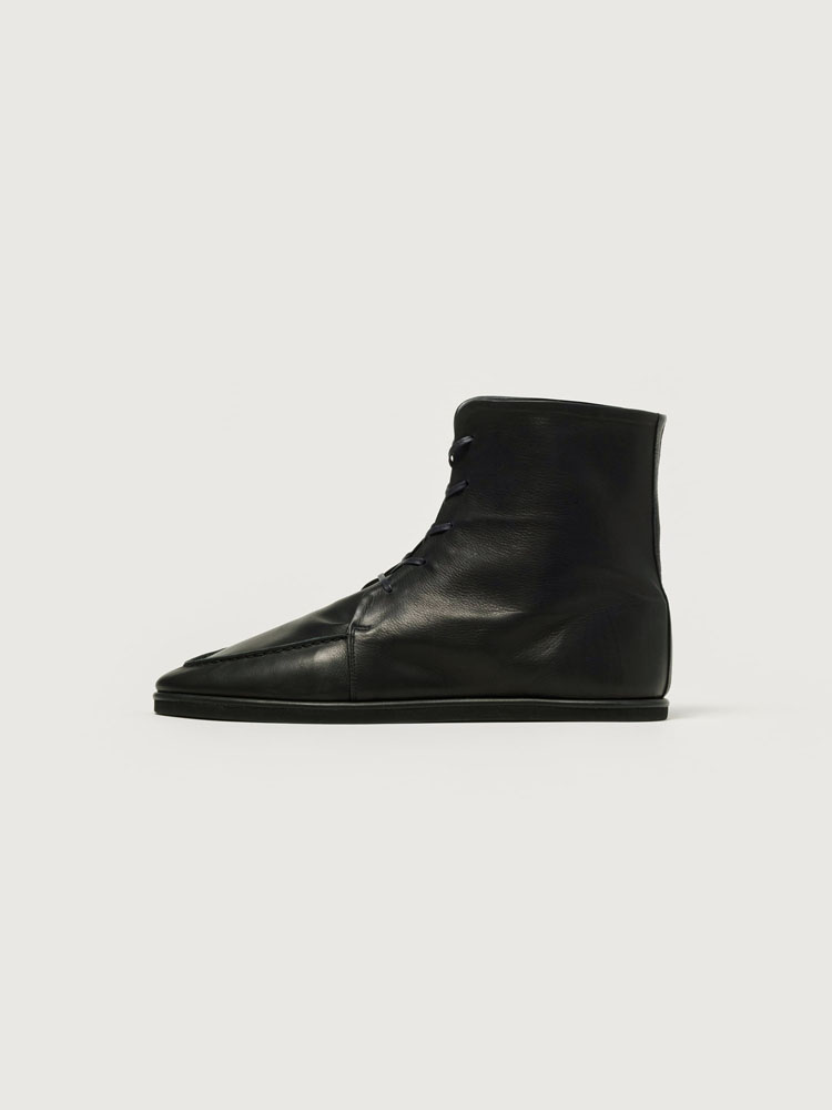 SOFT LEATHER LACE-UP BOOTS