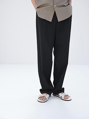 LIGHT WOOL MAX GABARDINE TWO-TUCK SLACKS