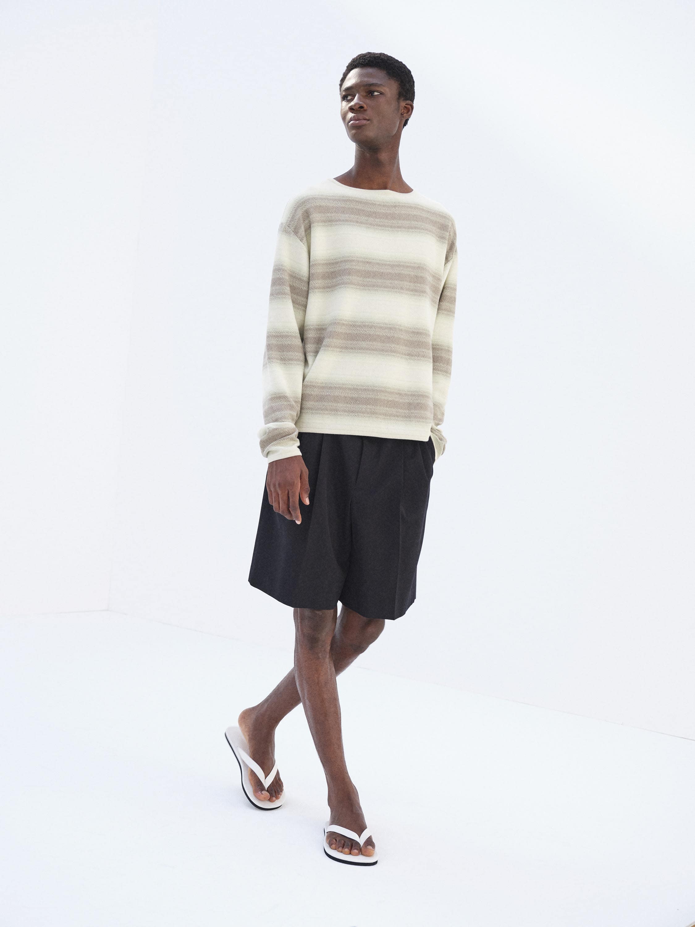 LIGHT WOOL MAX GABARDINE SHORTS 詳細画像 TOP BLACK 2